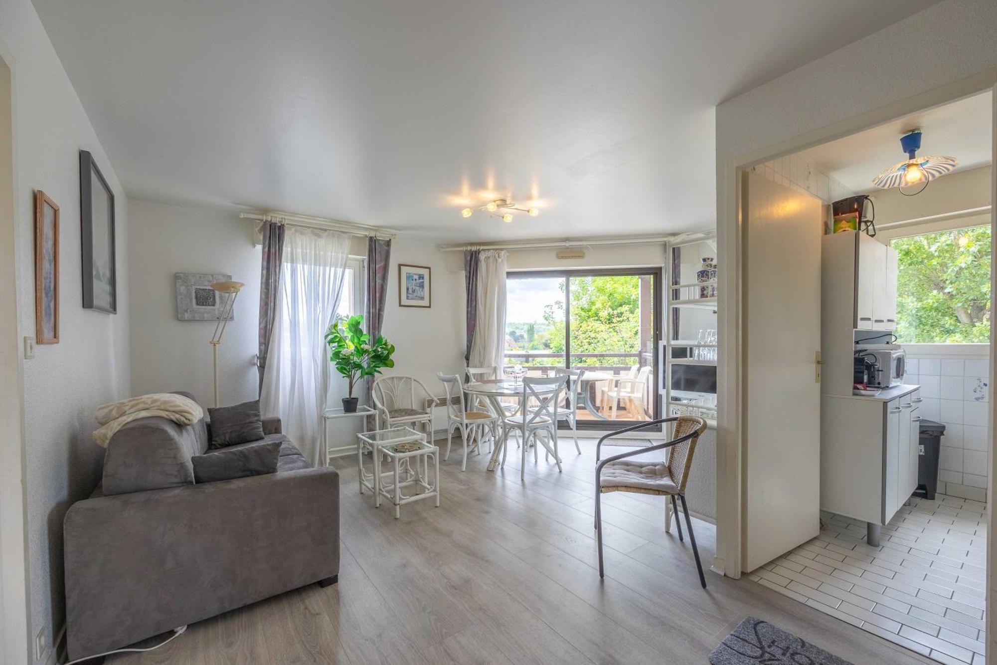 Apartment With Parking And Balcony Near The Beach 도빌 외부 사진