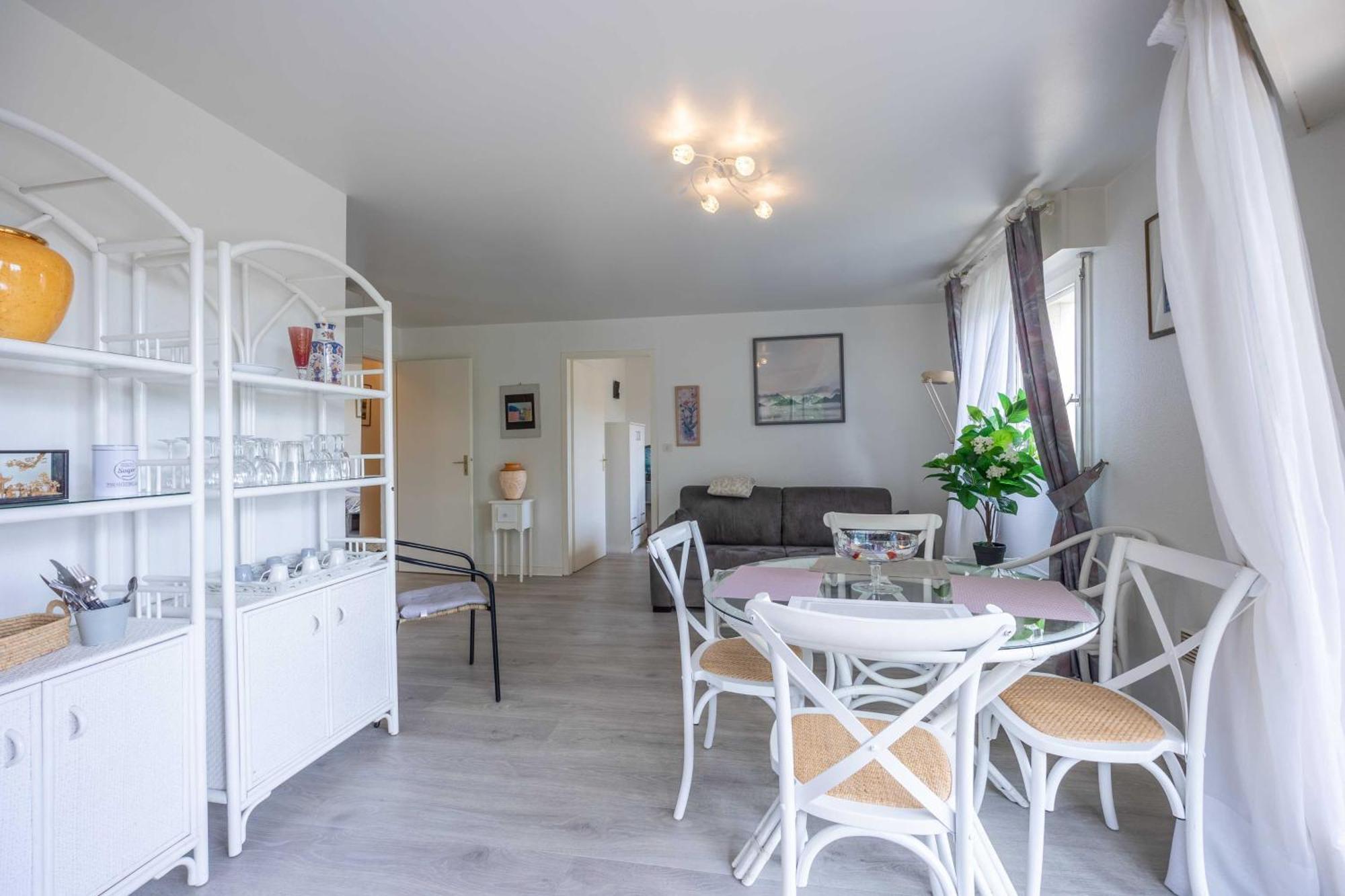 Apartment With Parking And Balcony Near The Beach 도빌 외부 사진