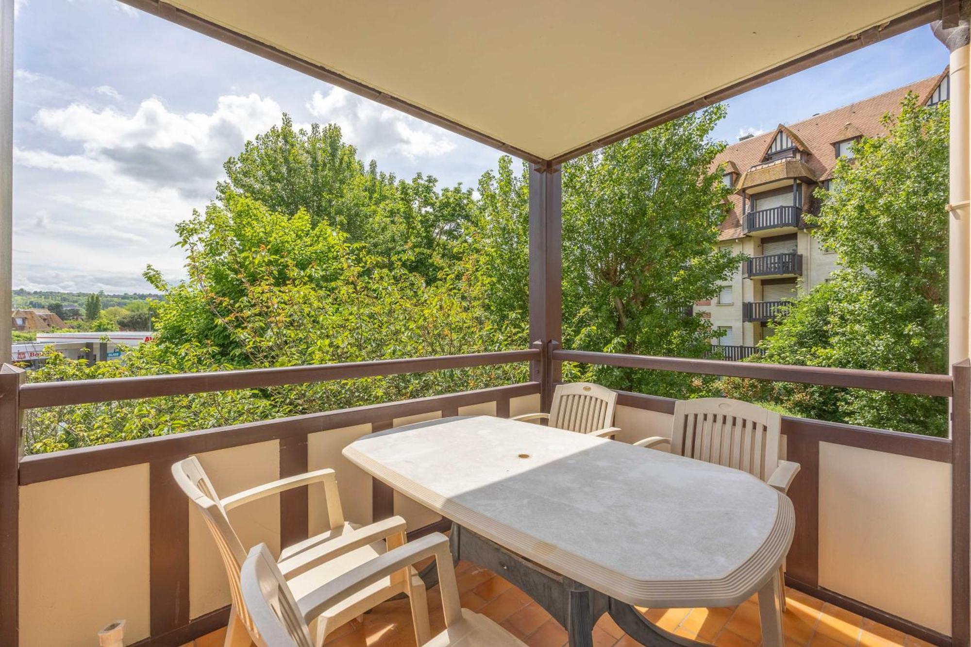 Apartment With Parking And Balcony Near The Beach 도빌 외부 사진