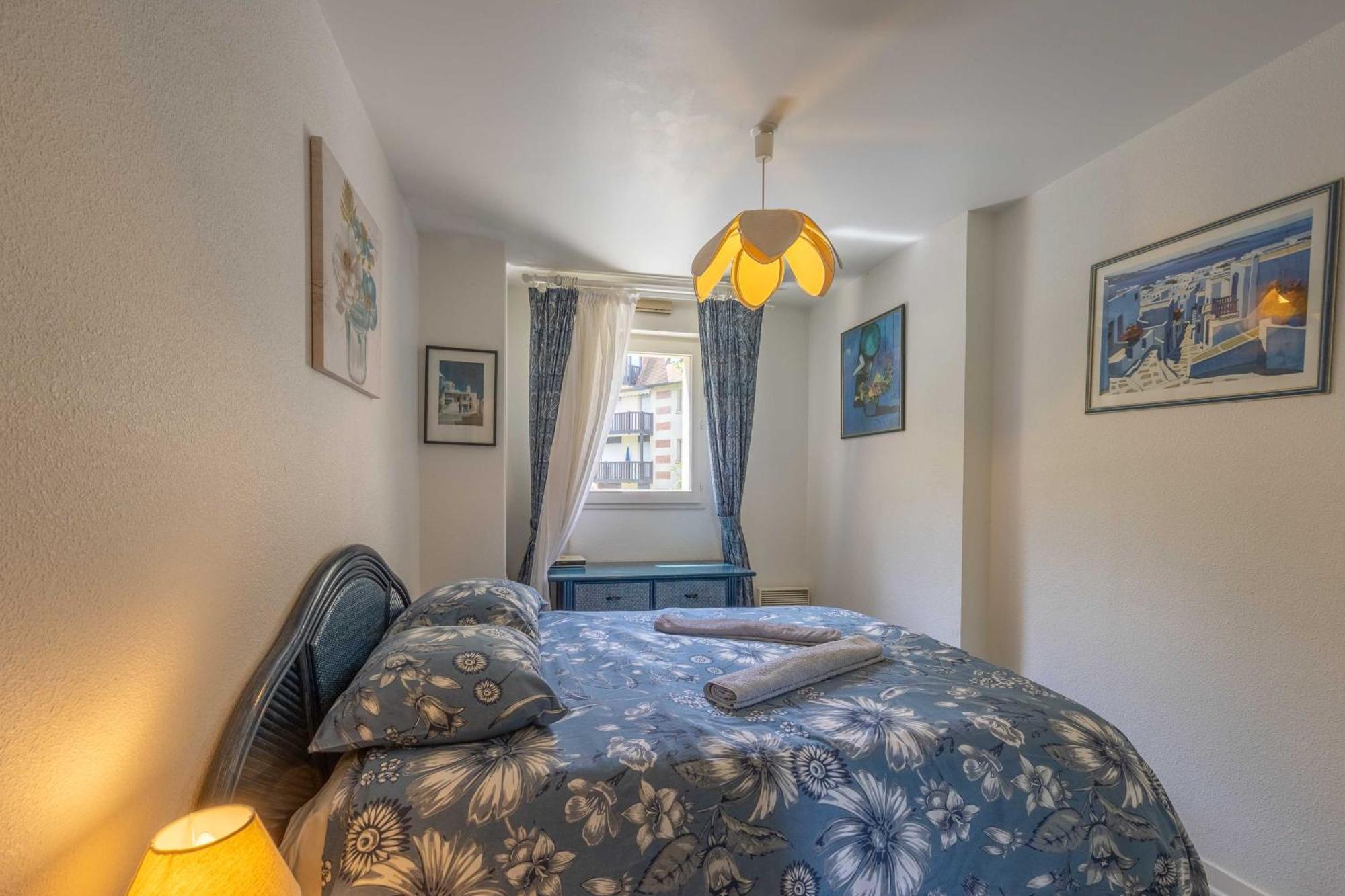 Apartment With Parking And Balcony Near The Beach 도빌 외부 사진